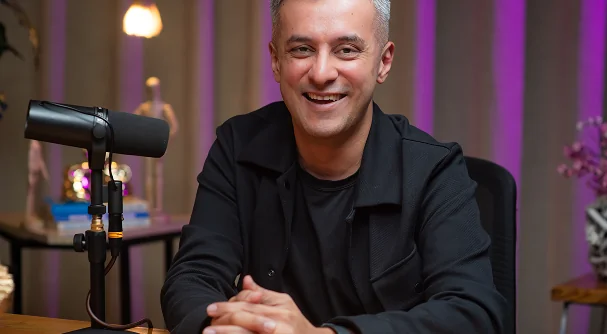 Raj Goodman hosting The Human Advantage podcast