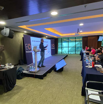 Raj Goodman speaking on AI